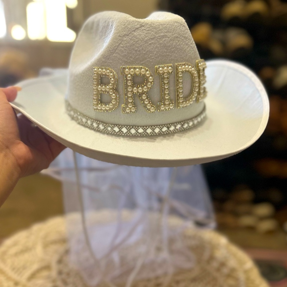 Bride cowgirl hat with veil